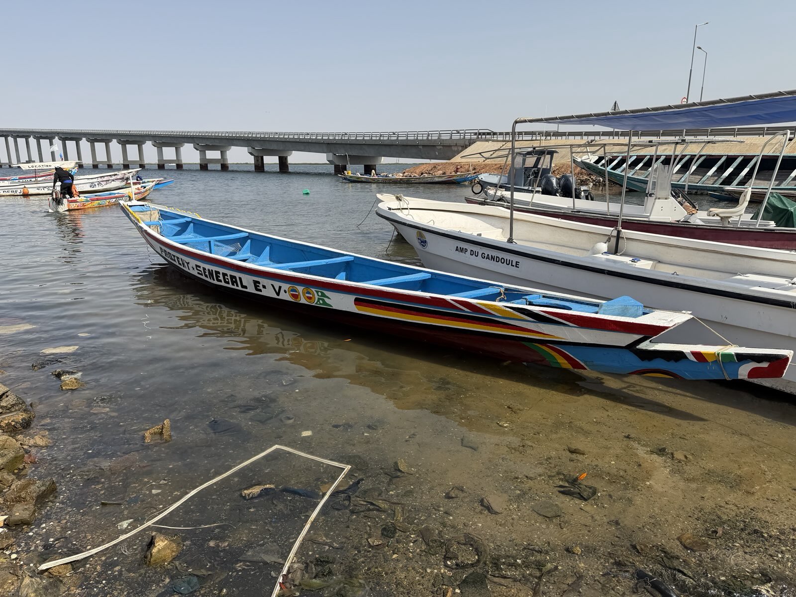 Ein Fischerboot und ein neuer Motor für Mbelane